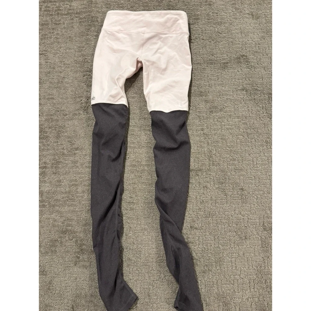 Alo Yoga High Waisted Goddess Leggings Size 6 (J) - Picture 3 of 6